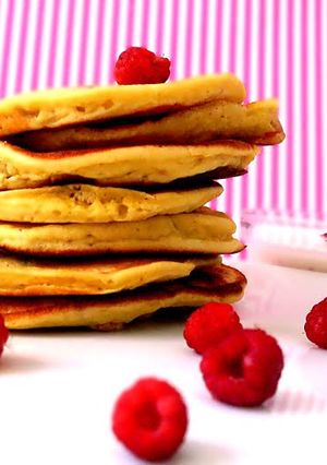 Málnás mini palacsinta vaníliás joghurttal (diabetikus) recept fotója