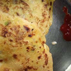 A picture of Besan paratha.