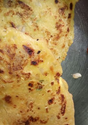 A picture of Besan paratha.