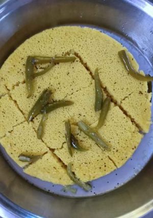 बेसन का ढोकला (besan ka dhokla recipe in Hindi) रेसिपी मुख्य फोटो