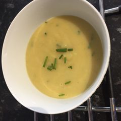 A picture of Potato and leek soup.