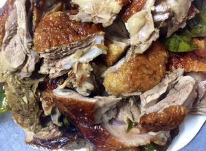 Hình của món Vịt quay lá mắc mật.