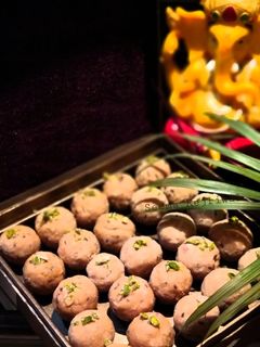 गोंद के लड्डू (gond ke ladoo recipe in Hindi) रेसिपी मुख्य फोटो