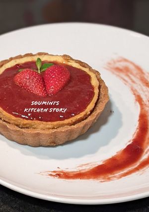 A picture of Cheesecake Tart with strawberry compote.