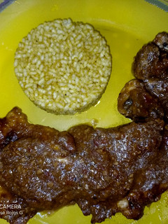 Una foto de Fricandó de pollo con setas portobello y timbal de arroz