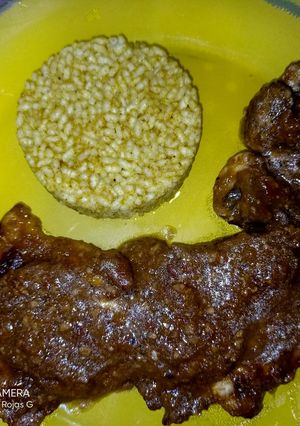 Una foto de Fricandó de pollo con setas portobello y timbal de arroz