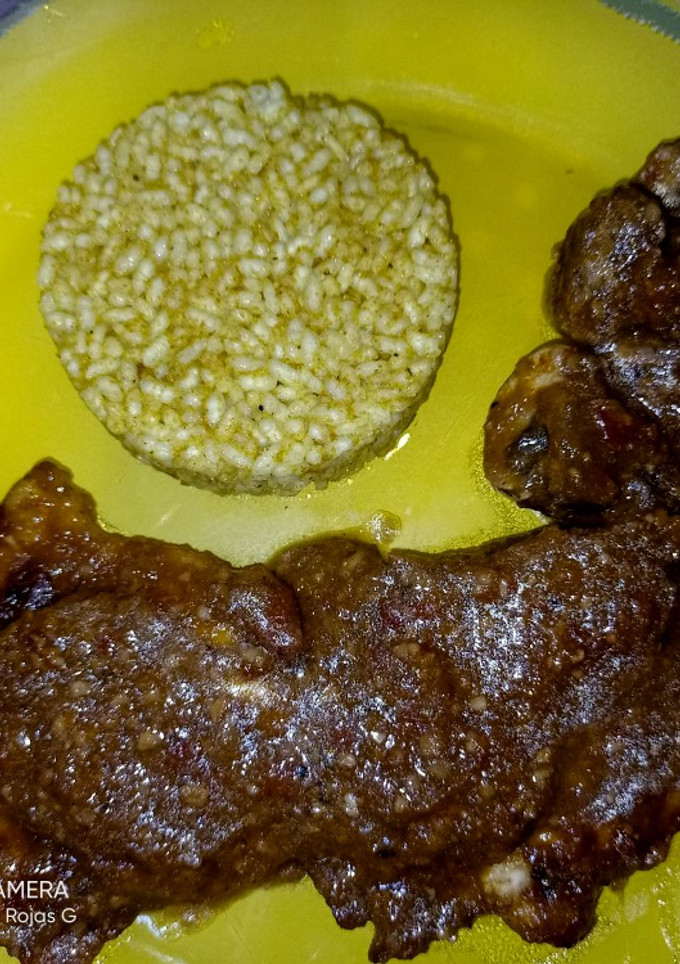 Una foto de Fricandó de pollo con setas portobello y timbal de arroz