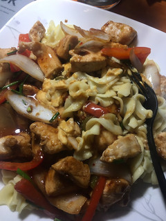 A picture of Chicken and vegetables with mustard sauce.