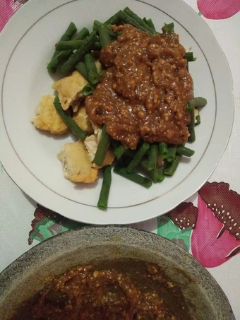 Cara Mudah Membikin Resep Rujak petis tempe empuk yang Sempurna Anti Ribet, Bikin Ngiler