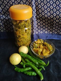लिंबू मिरचीचे लोणचे (limbu mirchi lonche recipe in marathi) रेसिपी चे मुख्य फोटो