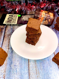 மில்க் சாக்லேட் பிரவுனி (Milk chocolate brownie recipe in tamil) செய்முறை முக்கிய புகைப்படம்