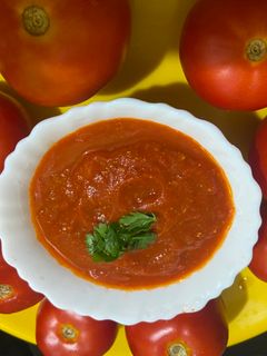 புளிப்பு தக்காளி சட்னி (Pulippu thakkaali chutney recipe in tamil) செய்முறை முக்கிய புகைப்படம்