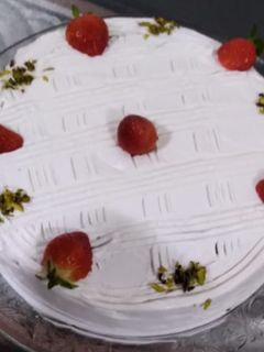 صورة لوصفة كيكة بالفراولة 🍓💚🍓