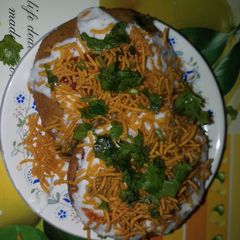 A picture of Kachori chat.