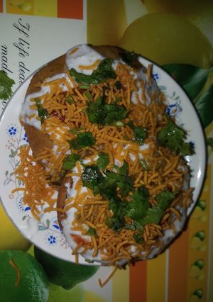 A picture of Kachori chat.