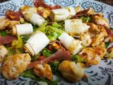 Ensalada de repollo con pollo y jamón