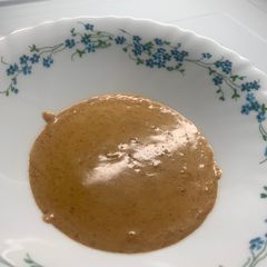 A picture of Spicy garlic sauce.