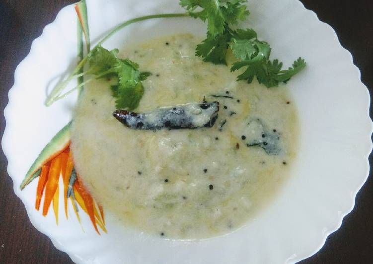 Cucumber raita