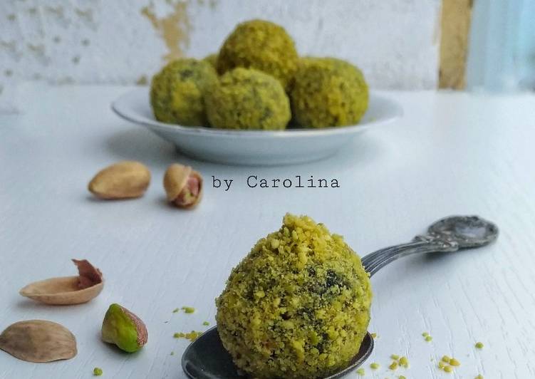 Pistachio Oreo Milk Ball