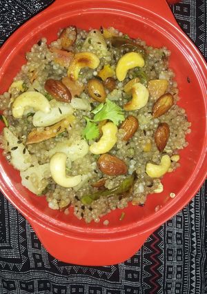 साबूदाना खिचड़ी (sabudana khichdi recipe in Hindi) रेसिपी मुख्य फोटो