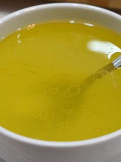 Una foto de Caldo de pollo