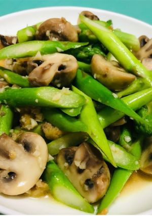蘑菇炒蘆筍 的食譜成品照片