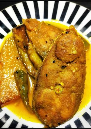 ইলিশের তেল ঝোল (ilisher tel jhol recipe in Bengali) রেসিপির প্রধান ছবি