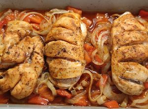 Foto principal de Pollo al horno con verduras en salsa de pimentón de La Vera
