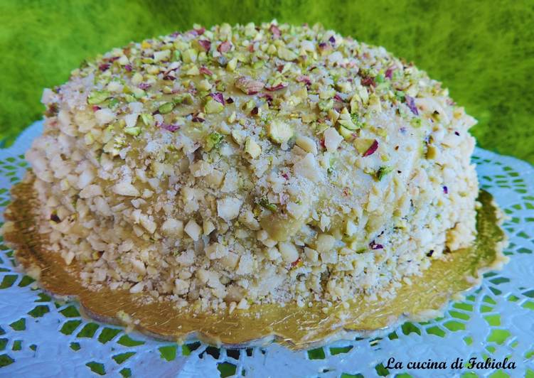 Torta al cacao con crema e glassa al pistacchio (Babbi)