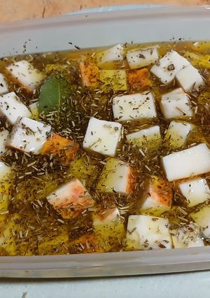 Foto principal de Queso de cabra en aceite y especias