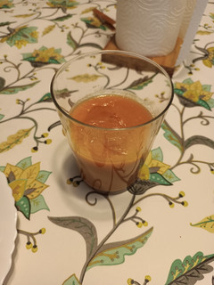 Una foto de Gazpacho con jengibre y manzana granny