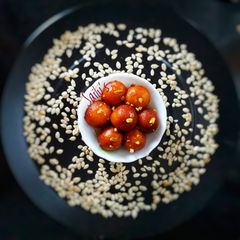 A picture of Khoya Gulabjamun.