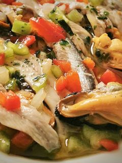Una foto de Salpicón de Boquerones y Mejillones en salsa vinagreta