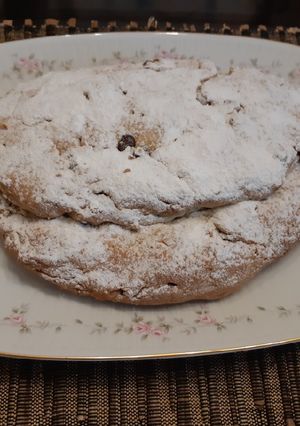Una foto de Stollen de ricotta o Quark Stollen sin levadura