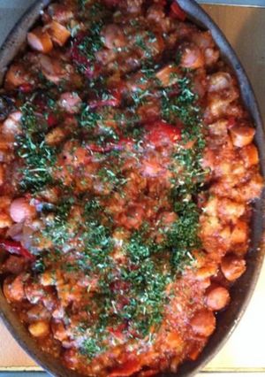 Une photo de Gratin d attieke aux saucisses poivrons tomates et champignons
