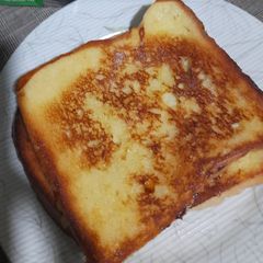 A picture of French toast.