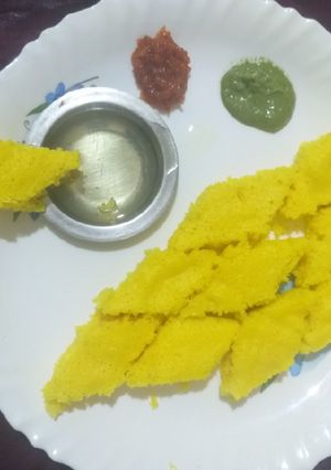 સ્ટીમ ખાંટા ઢોકળા (steam dhokla) રેસીપી મુખ્ય ફોટો