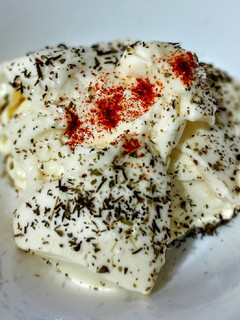 Una foto de DIPS De Queso Crema y Cayena...🌺