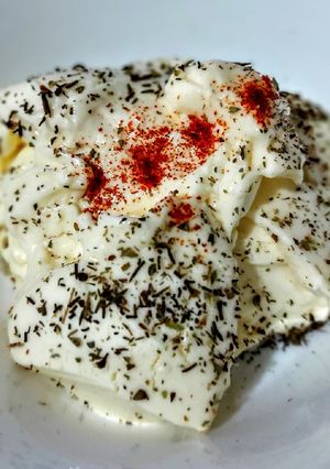 Una foto de DIPS De Queso Crema y Cayena...🌺