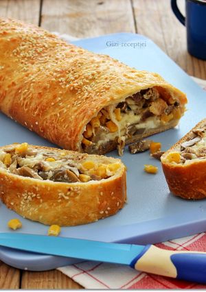 Húsos-zöldséges pizzatekercs recept fotója