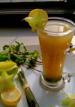 A picture of Starfruit mojito.