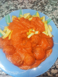 Una foto de Albóndigas con tomate