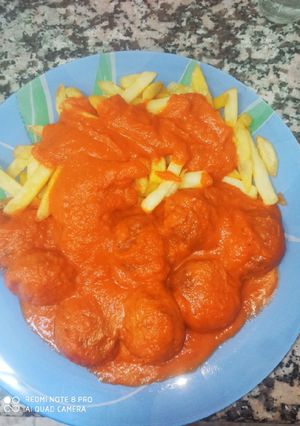 Una foto de Albóndigas con tomate