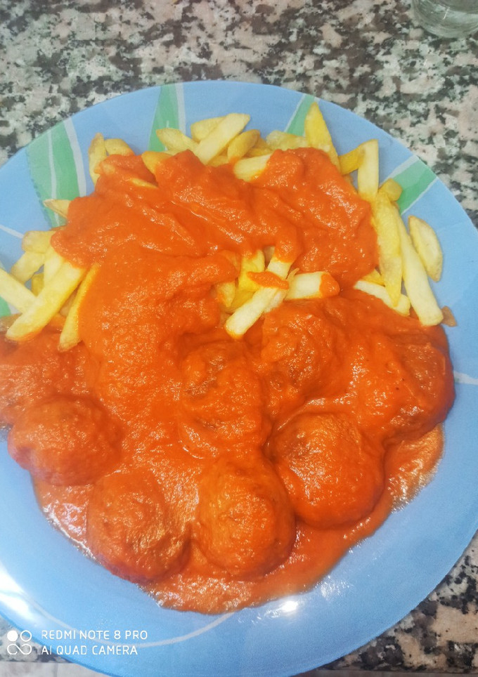 Una foto de Albóndigas con tomate