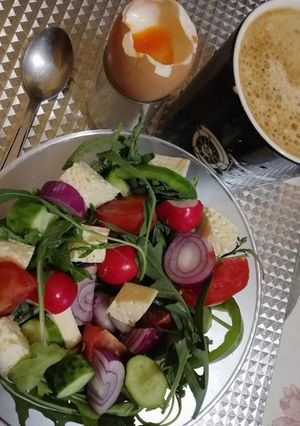 O poză a rețetei Salată cu brânză și ou.