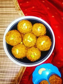 चुरमा लाडू (churma ladoo recipe in marathi) रेसिपी चे मुख्य फोटो