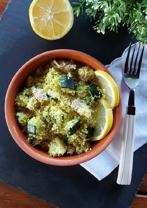 Foto di Cous cous alla curcuma con zucchine tonno e limone