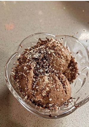 A picture of Banana chocolate ice-cream.