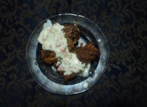 Una foto de Pollo crocante con costra de hojuelas de maíz y salsa de jocoque con guacamole en tequilada Correa