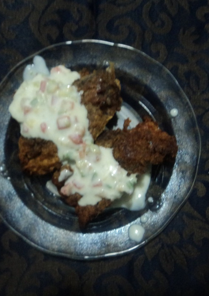 Una foto de Pollo crocante con costra de hojuelas de maíz y salsa de jocoque con guacamole en tequilada Correa